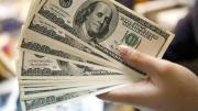 El dólar rompe otra barrera: el oficial trepó a $1515, pero el riesgo país retrocedió a 1.408 puntos