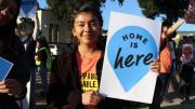 El hogar está aquí: conoce los beneficios y cómo acceder al plan que busca proteger a los jóvenes inmigrantes en EEUU