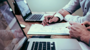 La clave para su negocio: la SBA le explica cómo iniciar y financiar su pequeña empresa en EEUU