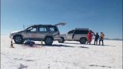 Tragedia en Uyuni: Hombre muere tras volcar su vehículo en el salar cuando practicaba “paracaidismo remolcado”