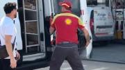Tras el repudio al violento y misógino video de la estación de servicio, una agencia de marketing asumió la idea