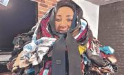 Una mujer se puso 360 corbatas y rompió un récord
