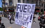 Derrotas, soledad y fuga de dólares: síntomas de una crisis terminal