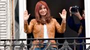 100 días de CFK presa: Desde el balcón con la militancia y en las redes contra Milei