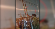 El increíble video de un avión que pasó por La Plata y sobrevoló el AMBA a baja altura: “Pensé que se caía”