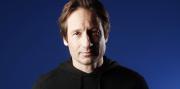 David Duchovny: de actor estrella, rockero y podcaster pasó a ser el conductor de Expedientes desclasificados