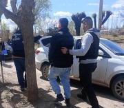 Encapuchados y armados, así le robaban a motociclistas en Cipolletti: hay un detenido