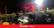 Bomberos asistieron a conductor que cayó su auto en una zanja