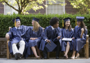 Crisis laboral de la Generación Z: Quizás simplemente hay demasiados graduados universitarios ahora