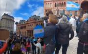 Un grupo de libertarios se reunió frente a Casa Rosada en apoyo a Javier Milei