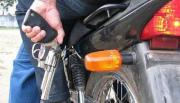Apreheden a presunto asaltante que intercepta a víctimas en moto