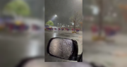 Video: la curiosa “carrera de changuitos” que se desató en el Carrefour de La Plata en medio del temporal