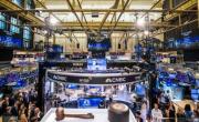 Dólar hoy y dólar blue hoy.- Reacción positiva en los mercados: el dólar bajó $85, suben los bonos y las acciones argentinas y caída del riesgo país