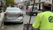 Chocó tres autos en pleno centro: una mujer sin carnet desató un siniestro vial en Adolfo Güemes