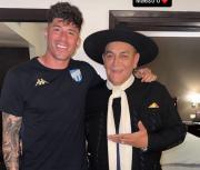 Un jugador de Atlético Tucumán posó con el Chaqueño Palavecino: Maestro