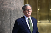 Estados Unidos: Secretario del Tesoro Scott Bessent ofrece salvavidas financiero a Argentina mientras Javier Milei busca mas Dólares
