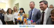 Orrego inauguró una escuela en Cochagual y entregó 376 computadoras a docentes de Sarmiento y 25 de Mayo
