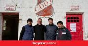 Daniel Álvarez acompañó el inicio de obra de césped sintético en el Club Deseado Juniors