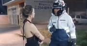 Una supuesta abogada sanjuanina quiso evadir un control de tránsito, la filmaron y se volvió viral