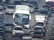 Choque múltiple en la General Paz: diez autos y un micro colisionaron y hubo un herido