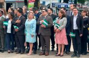 Fiscal General reafirma su compromiso con Santa Cruz durante la iza de banderas por los 215 años de gesta libertaria