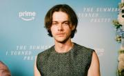 Quién es Christopher Briney, el actor de El verano en que me enamoré de Prime Video