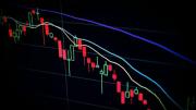 Parecidos y diferencias del triángulo simétrico y el banderín alcista en trading