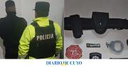 Se hacía pasar por policía y lo detuvieron en un control: tenía uniforme, esposas y una réplica de arma