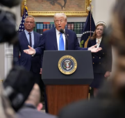 Donald Trump “Corre el rumor, y no sé si es cierto, de que en Cuba no tienen acetaminofen porque no tienen dinero para comprarlo