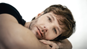 El regreso del artista Gus Giallatini: de brillar en “Latin American Idol” al renacer artístico