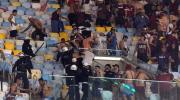 Fluminense vs. Lanús: policías golpean a aficionados