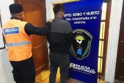 Le pegó un tiro a un joven, huyó y ayer se entregó junto a su abogado