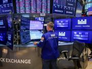 Los bonos y acciones suben hasta 8%, el riesgo país se desploma y el dólar cae a $ 1.360 tras el anuncio del Tesoro de EE.UU.