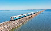 El pueblito de las calles en diagonales y tren que flota sobre el agua que llamó la atención de la ONU 