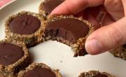 Sin azúcar y sin harina: receta de pepas de chocolate saludables y riquísimas para comer con el mate