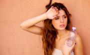 El truco que es tendencia en TikTok para que el maquillaje no se corra con el calor
