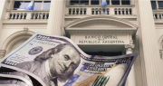 Tras la baja del dólar, el Banco Central recortó de 35 a 25% las tasas de interés