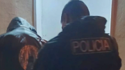 Detuvieron a un intruso de 21 años en el patio de una casa