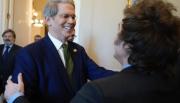 Washington negocia con la Argentina una línea “swap” por US$ 20.000 millones para apuntalar reservas
