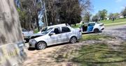 Un auto se incrustó contra una casa en Barrio Hipódromo tras chocar con una van