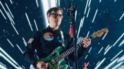 Weezer llega a la Argentina con un show espacial y festejo por los 30 años de su disco debut