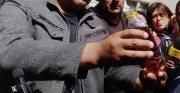 Choferes de La Paz denuncian daños en motores de más de 70 vehículos por gasolina de baja calidad; los motorizados afectados pertenecen a un solo sindicato
