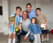 Lucas Pusineri y un fin de semana inolvidable: triunfo histórico y sus hijos campeones