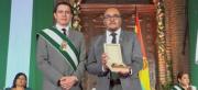 Santa Cruz condecoró al vocal electoral Gustavo Ávila