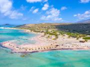 Fueron a una boda en Grecia, se quedaron dormidos y cuando despertaron su bebé estaba muerto