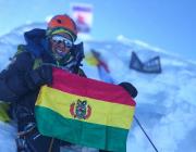 Alpinista Hugo Ayaviri alcanza la cima del Manaslu, la octava montaña más alta del mundo
