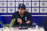 Gualberto Villarroel presenta a Walter Flores como entrenador