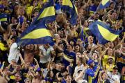 ¡La alegría no tiene fin! Los hinchas de Boca festejaron en La Bombonerita por la caída de River