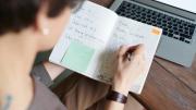Por qué algunas personas aman hacer listas para organizarse y qué significa, según la psicología