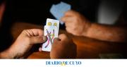 Una tarde de cartas, amistades y tradición en Rivadavia